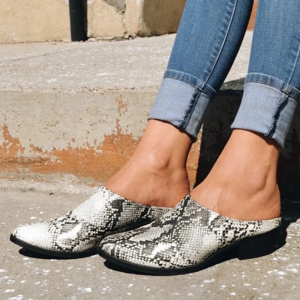 FAUX LEATHER SNAKE SKIN PRINT MULES BOOTIES CLOGS - SOCHI BLACK WHITE - SIZE 8 - Picture 2 of 7